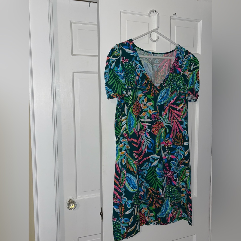 Lilly Pulitzer Aleece T-Shirt dress in Multi Sunshine Jungle. Size XL.